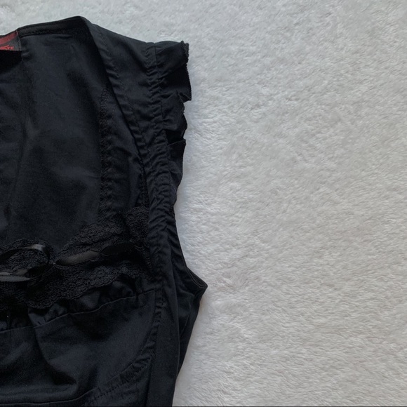 black milkmaid top🖤 - Picture 3 of 4